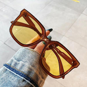 Gafas de Sol Polarizadas D5 86376 con Estampado de Leopardo, Lentes Grises, Montura Cuadrada Unisex, 100% Protección UV, Estilo Urbano a la Moda - Product Image 2