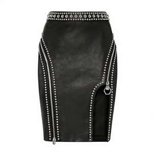 Jupe crayon noire en cuir véritable à taille normale avec détails de fermeture éclair cloutée, mini-jupe formelle pour femme - Product Image 1