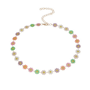 Collier ras du cou Daisy pour femme, bijoux à fleurs peintes, colliers perlés tendance pour soirée - Product Image 5