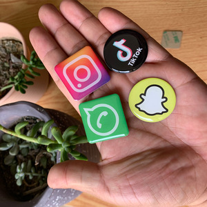 30mm Epoxy NFC Social Media Phone Sticker Instagram <span class=keywords><strong>Snapchat</strong></span> Tiktok Whatsapp NFC Phone Sticker pour Social Media - Product Image 1