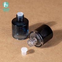 YAN Emballage Mignon Rond 8ml Clair Noir Diffuseur De Voiture Parfum Désodorisant Suspendu Parfum Bouteille En Verre Avec Bouchon En Bois Stock