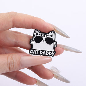 酷太阳镜黑猫妈妈爸爸珐琅别针我的猫和我谈论你胸针翻领徽章珠宝批发 - Product Image 4