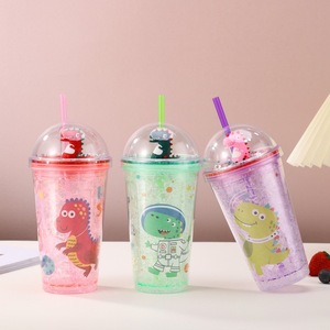 Vaso de Plástico Aislado de 450 ml con Diseño de Astronauta y Dinosaurio, con Tapa de Domo y Pajita, para Bebidas Frías de Verano para Niños - Product Image 1