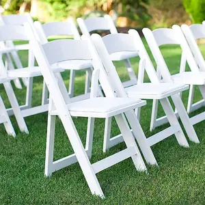 เก้าอี้เบาะรองนั่งสีขาวแบบพับได้ทำจากเรซิ่นสีขาวสำหรับงานอีเวนต์และงานแต่งงานขายส่ง