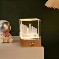 Cubo de cristal ligero Led alimentado por USB de alta calidad HBL Cubo en blanco de cristal grabado con láser 3D con base de madera