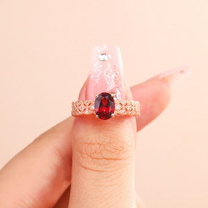 Chinees fabrieksgemaakte roségouden duivenbloedrode granaat karaat ei-vormig patroon dames koperen sieraden vergulde edelsteen trouwringen - Product Image 3