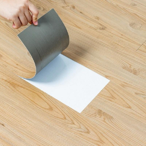 แผ่นพื้นพลาสติกลายไม้แบบม้วน ปูพื้นแบบติดเอง สำหรับตกแต่งภายใน - Product Image 4
