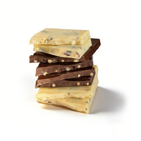Barres de chocolat au lait en gros avec miettes de biscuits, snacks croustillants au riz et chocolat blanc, confiseries au chocolat composées de beurre de cacao de substitution