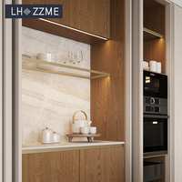 Ensemble de meubles de cuisine complets en chêne massif de haute qualité, personnalisés, avec îlot central et plan de travail en quartz, cuisine ouverte pour villa