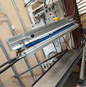 Presse de vulcanisation à refroidissement par eau à bande transporteuse de 3000 mm - Product Image 4