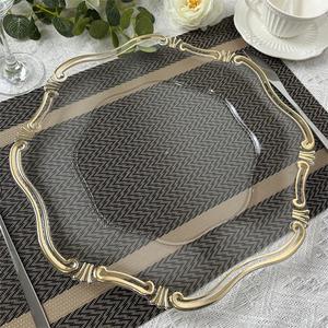 Plato <span class=keywords><strong>de</strong></span> Plástico Transparente <span class=keywords><strong>de</strong></span> 13 Pulgadas <span class=keywords><strong>con</strong></span> Borde Dorado y Diseño Floral, Reutilizable para Bodas, Cenas y Fiestas - Product Image 1