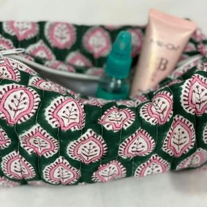 Women's Eco-Friendly Recyclable Cotton Zipper Large Quilted Floral Printed Makeup Bag Travel Organizer Portable <b>Storage</b> Pouch - Product Image 3