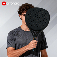 Arronax, fabricant de raquettes de sport personnalisées, fournit des raquettes de padel et de beach tennis professionnelles en carbone 18K.