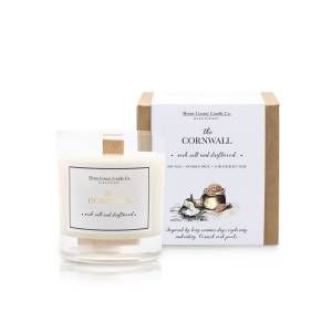 Bougie en cire de soja MESCENTE à la lavande anglaise et à la camomille avec mèche en bois de Home County Candle Co. - Product Image 4