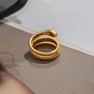 Anillo con diseño de serpiente chapado en oro de 18 quilates con incrustaciones de circonita para mujer, joyería de moda. - Product Image 3