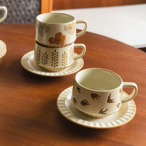 Tasse à café vintage créative en poterie rustique avec soucoupe, motif floral japonais en relief, peinte à la main - Product Image 4