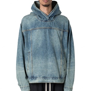 เสื้อฮู้ดดี้เดนิมผู้ชายแบบสวมหัวทรงโอเวอร์ไซส์ ตัดต่อผ้าแบบแพทช์เวิร์ค หนา คุณภาพสูง สไตล์วินเทจ สีน้ำเงิน ทำสีซีดแบบดิสเทรส ขายส่ง - Product Image 1