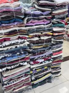 Lot de T-shirts pour hommes en surplus d'usine |   Matériaux en polyester et coton pour toutes les saisons, expédition annulée, déstockage, nouvelles tailles assorties - Product Image 4