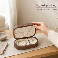 Boîte à bagues ovale et rectangulaire en bois de noyer naturel pour mariage, fiançailles, demande en mariage, emballage cadeau de bijoux