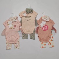 Ensemble 4 pièces pour bébés filles : barboteuse en coton à manches courtes, pantalon, bandeau et chaussettes – Vente en gros, export transfrontalier, petites tailles