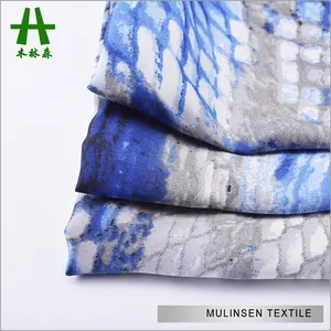 Mulinsen Tekstil 100% Poliester Kain Satin Sifon Putar dengan Perhiasan Ikan untuk Pakaian