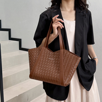 Sac à main pour femme avec logo personnalisé, grande capacité, couleur unie, motif tissé, sacs fourre-tout en cuir PU pour femmes, luxe