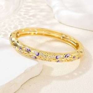 Bracelet ouvert ajouré Papillon de Pékin, style rétro polyvalent, pour Cheong Sam, souvenir touristique de la Cité Interdite - Product Image 3