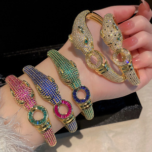 กำไลข้อมือลายเสือดาว ชุบทอง 18K ประดับเพชรซิร์โคเนียมเต็มวง งานฝังไมโคร สำหรับผู้หญิง เครื่องประดับแฟชั่น ของขวัญ ผลิตจากเมืองอี้หวู่ - Product Image 3