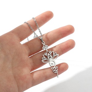 Collar con Colgante de Flor de Loto Unalome de <span class=keywords><strong>Acero</strong></span> <span class=keywords><strong>Inoxidable</strong></span> Hueco, Joyería Budista para Meditación y Yoga Espiritual, para <span class=keywords><strong>Hombre</strong></span> y Mujer, Regalo - Product Image 1