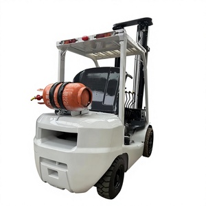 Montacargas Usado de Bajo Precio, 3 Toneladas, Motor a Gasolina TCM, Mástil de Tres Etapas (4.5m de Altura), Desplazador Lateral Hidráulico, Neumáticos Sólidos - Product Image 1