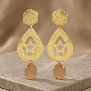 Boucles d'oreilles pendantes hexagonales dorées en forme de goutte d'eau, en laiton, faites à la main, ethniques, pour mariage et fiançailles, avec pierres précieuses hydro-serties - Product Image 3