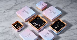 Boîtes à bijoux haut de gamme écologiques avec base et couvercle dégradés, fermeture magnétique, en carton rigide épais imprimé en couleur, avec inserts floqués noirs - Product Image 3