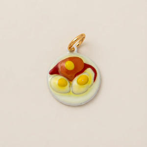 תליוני תכשיט בצורת קרואסון מצופים זהב נחושת, מצוירים ביד באמייל, בעיצוב אישי של מאנה - Product Image 4