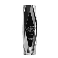 Trophée en cristal gravé personnalisable avec logo, écologique, design créatif pour événements d'entreprise et récompenses pour employés exceptionnels, idéal pour le team building