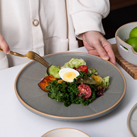 Nouvelles assiettes à dîner de style vintage à pieds hauts, en terre cuite de forme géométrique, compatibles lave-vaisselle, assiettes à steak en céramique de style occidental