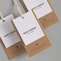 Étiquettes suspendues rectangulaires imprimées en papier de style minimaliste de haute qualité ; Étiquettes de vêtements personnalisables pour les vêtements