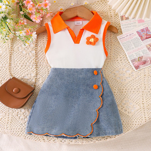 Vêtements décontractés pour filles de 3 à 7 ans, ensemble de 2 pièces, haut sans manches à fleurs orange avec col rabattu et short en jean, ensemble en jean pour fille - Product Image 1