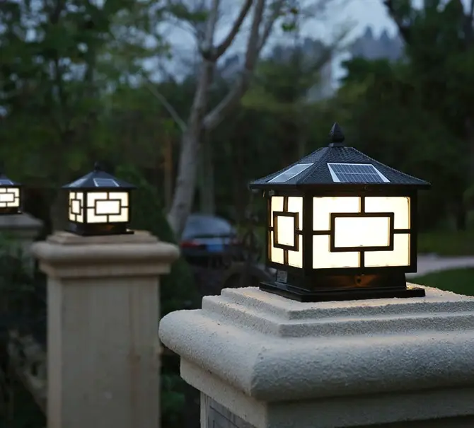Offre Spéciale antique lumière extérieure de pilier de jardin en aluminium lampadaire classique solaire lumière de jardin