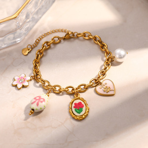 Bracelet fin à breloques plaqué or 18 carats, motif floral, nœud, pétales de rose, pour tous les jours - Product Image 2