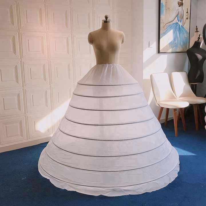 バッスルチュールのフィッシュテールガウン゜・*:.。.