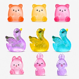 Figurines d'animaux miniatures en résine phosphorescentes en vrac, assortiment de cochons, ours, lapins, cygnes pour tableau de bord de voiture, micro-paysages et décoration intérieure - Product Image 1