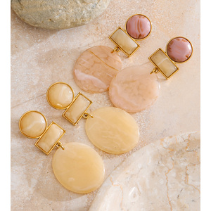 JINYOU 2372 Pendientes de Diseño Moderno Hipoalergénicos de Resina con Forma Geométrica para Mujer - Product Image 2