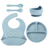 Ensemble de vaisselle pour enfants en silicone de qualité alimentaire, personnalisable en gros, assiette à ventouse, bol, bavoir, fourchette, cuillère, sans BPA, ensemble d'alimentation pour bébé
