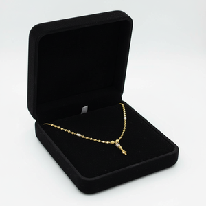 Collar de Cadena de Oro Tradicional con Colgante Central Detallado y Diseño Ligero y Cómodo para Mujer - Product Image 3