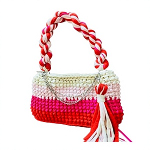 Sac en crochet imperméable pour femme, écologique, durable et léger, avec poignée tressée en fil de t-shirt et fermeture à rabat magnétique - Product Image 1