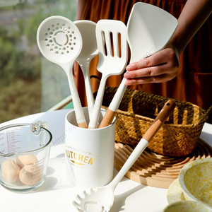 Lot de 5 ustensiles de cuisine en silicone avec manche en bois LMK024 pour la maison, outils de cuisson, personnalisable avec logo - Product Image 5