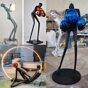 Lampe de sol sculpturale élégante, humanoïde tenant une boule lumineuse en forme de planète bleue, décoration pour hall d'hôtel, statue lumineuse - Product Image 6