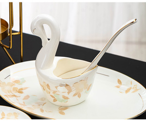 Ensemble de vaisselle d'hôtel de qualité <span class=keywords><strong>Hjgh</strong></span>, 70 pièces, avec design de fleurs élégantes, en porcelaine osseuse, pour 16 personnes, passe au micro-ondes - Product Image 6