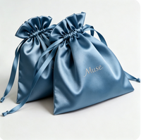Pochette à cordon en satin personnalisée, sac en tissu de soie sur mesure pour produits de beauté, emballage promotionnel en gros pour la vente au détail