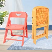 Chaise à dossier portable empilable légère en PP durable pour la maison, les voyages, le camping, les pique-niques et les activités de plein air